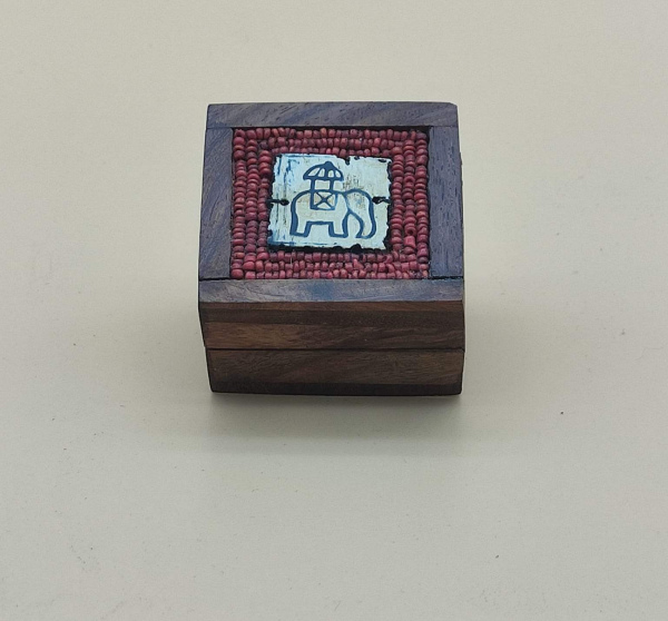 Caja con elefante