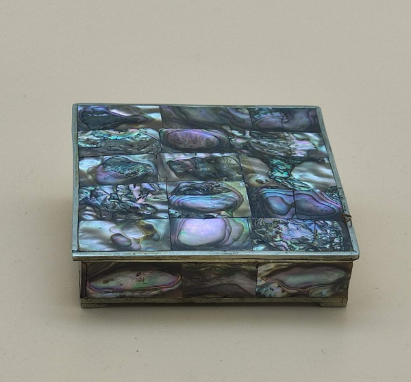Caja mexicana de nacar